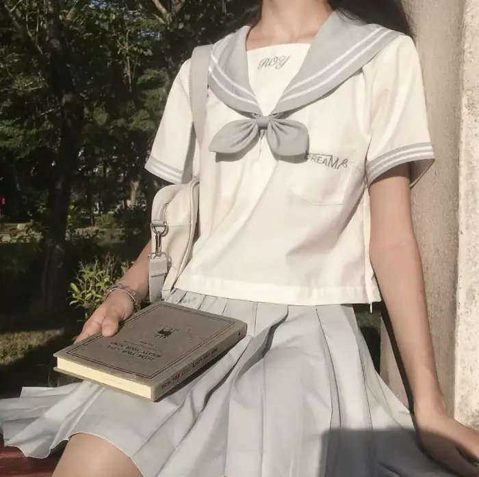 踏着波涛的少年